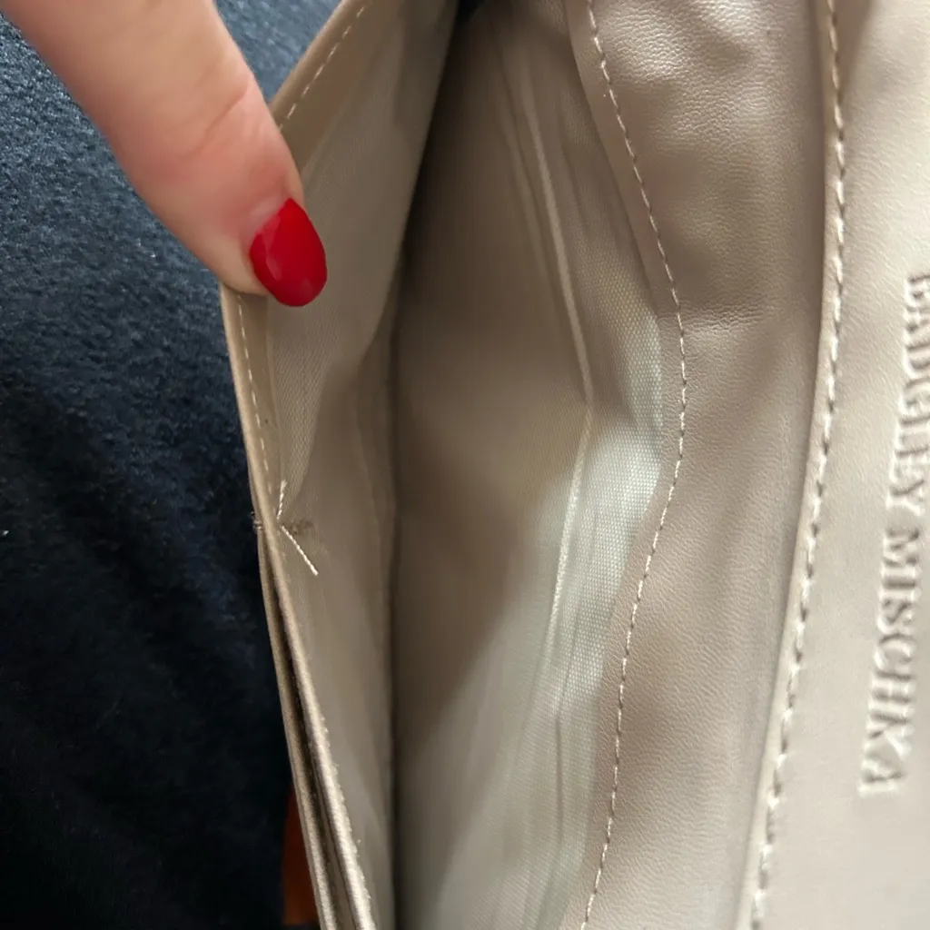 NWT Badgley Mischka Cream Quilted Wallet with Elegant Design Retail $49 - Image 3