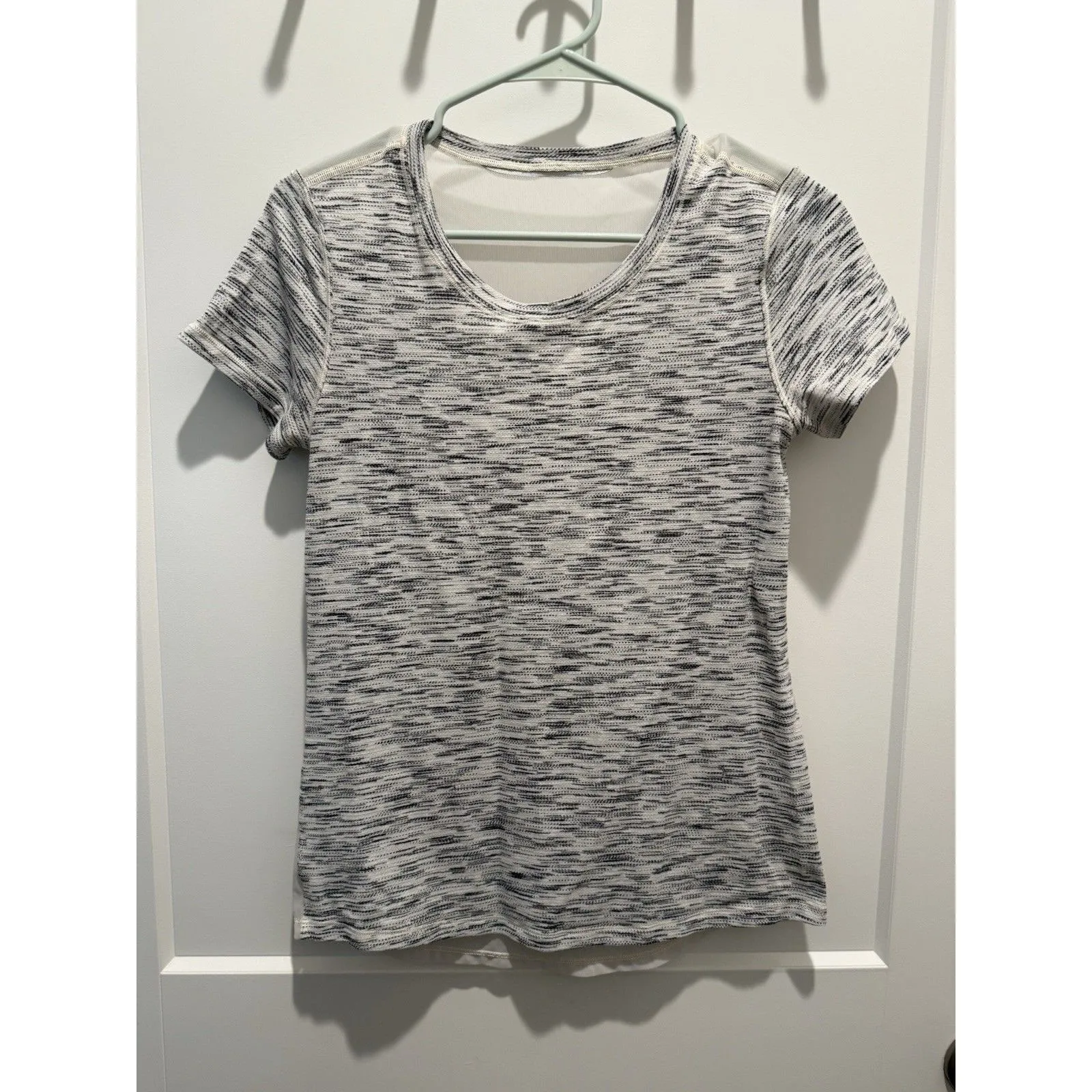 Lululemon Beat The Heat Short Sleeve Tiger Space Dye Black White Womens Size 8 - Image 3