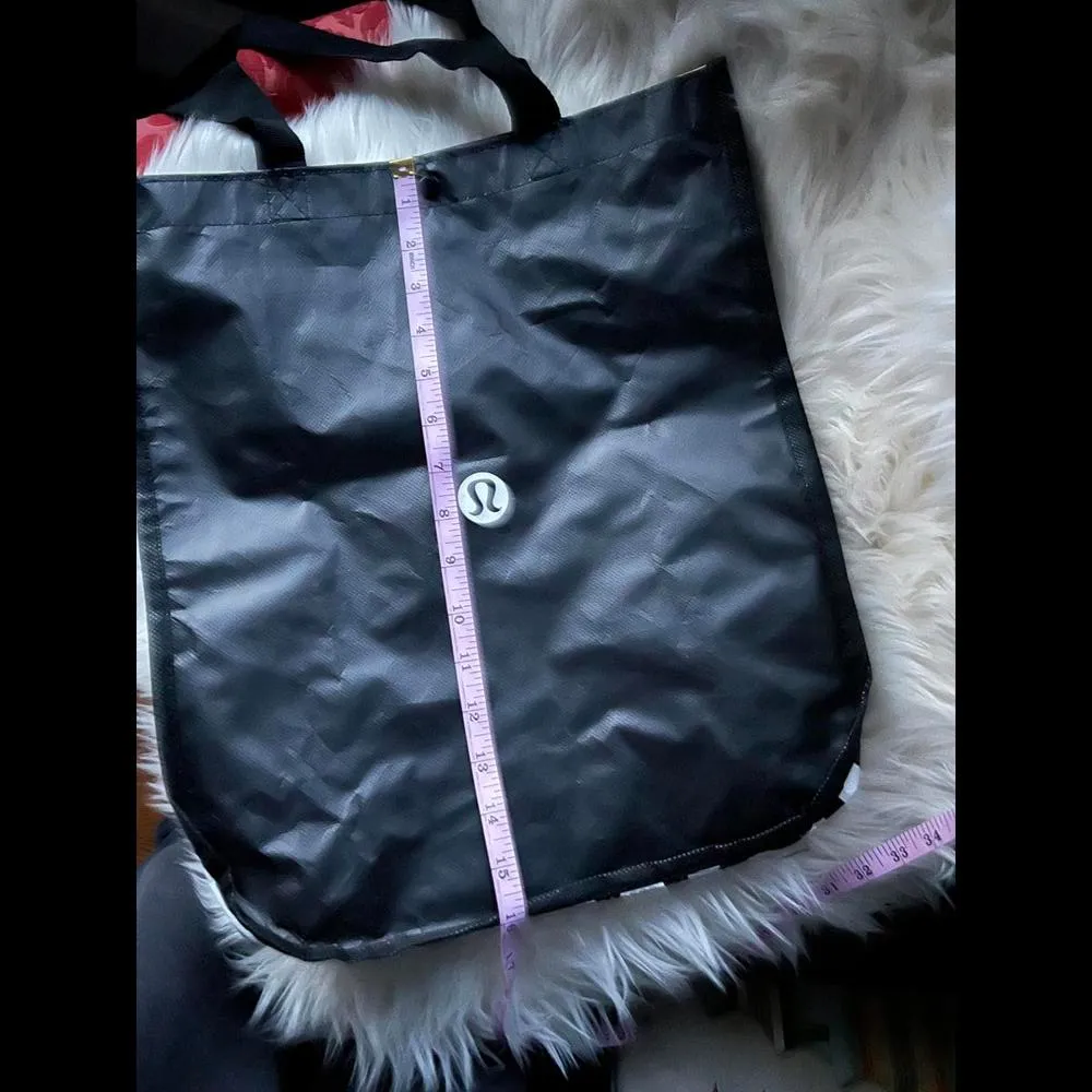 Lululemon Black Tote Bag - Stylish & Durable - Image 3