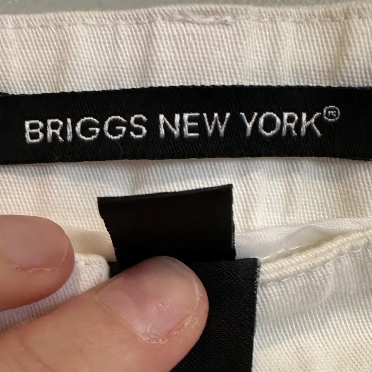 Briggs New York White Strawberry Embroidered Capri Pants Size 20W - Image 10
