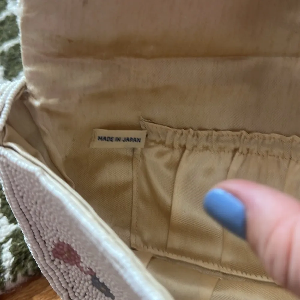 White beaded shoulder bag with flower pink and blue pattern detailing - Image 10