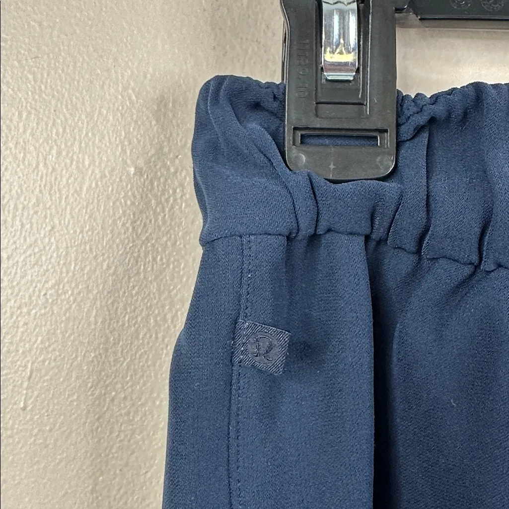 Lululemon Noir Crop Pant in True Navy Womens 6 Blue Wide Leg Flowy Belted W6AYAS - Image 6