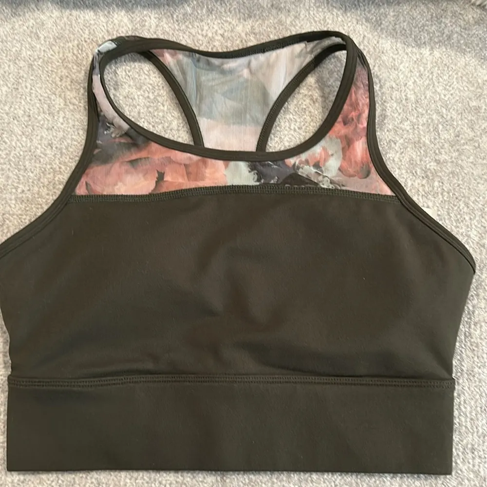 New Fabletics Marcia Sporttopp sport bra color Dark Olive/Secret Garden size S - Image 6