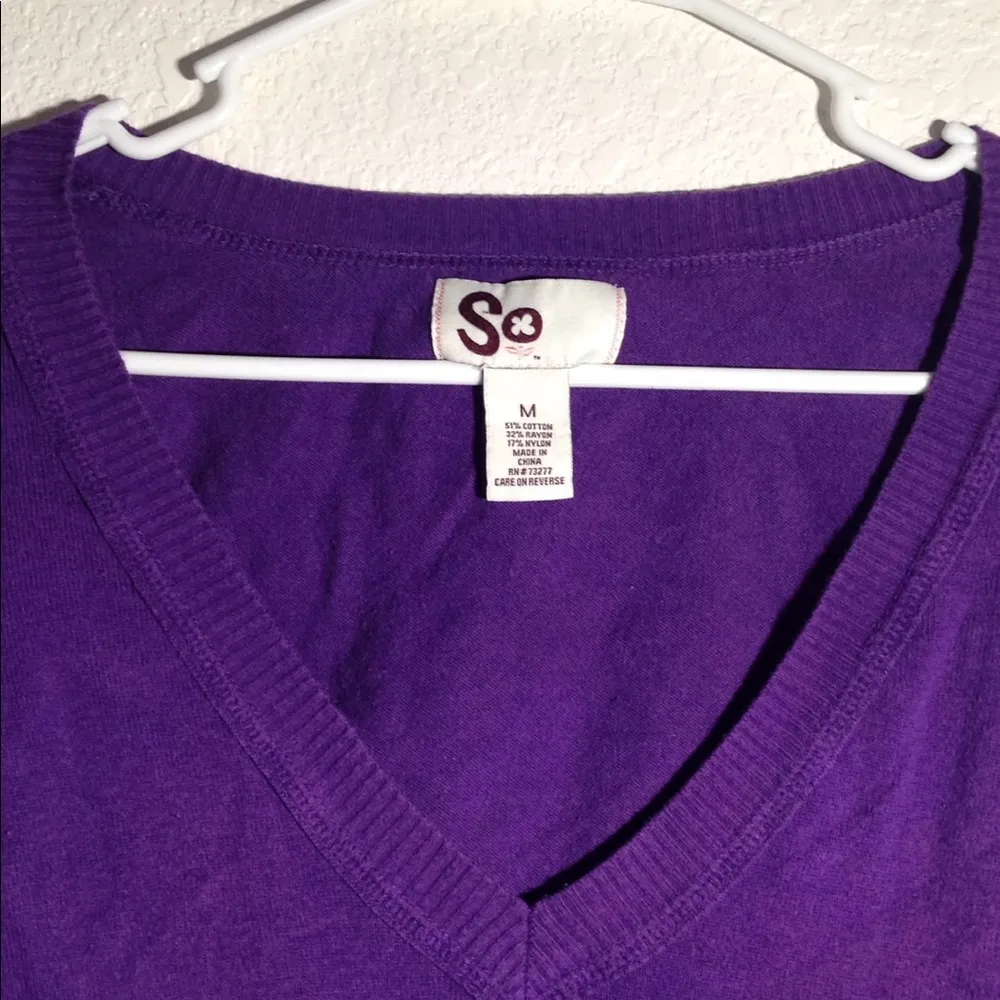 FINAL MARKDOWN Juniors' So V-Neck Long Sleeve Sweater medium - Image 2