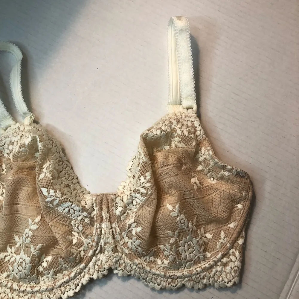 Wacoal Bra Embrace Lace Underwire Bra in Sand/Ivory Sz 32DDD/F EUC Style #65191 - Image 3