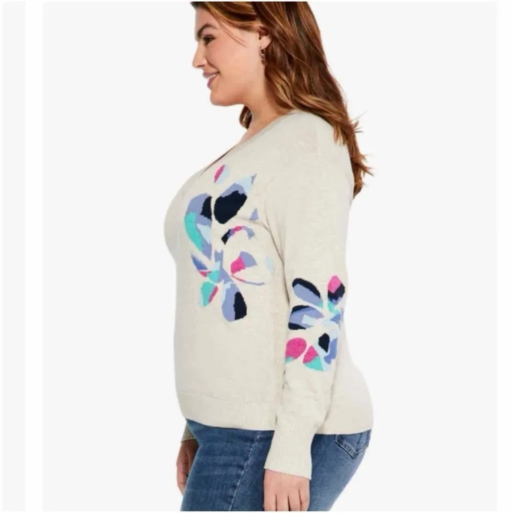 NIC+ZOE Blooming Short V Neck Sweater Size 2X
Lightweight Floral - Image 8