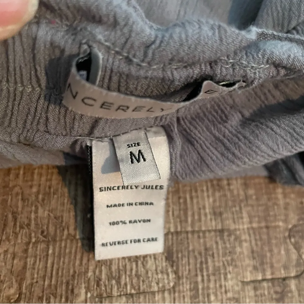 Sincerely Jules Grey Ruffle Lounge Shorts Size Medium - Image 4