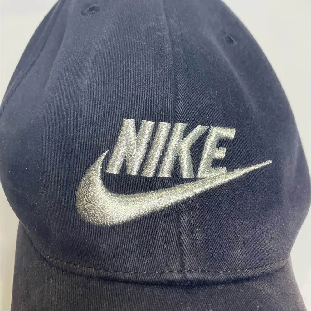Nike baseball cap black with silver details one‎ size fits all - Image 5