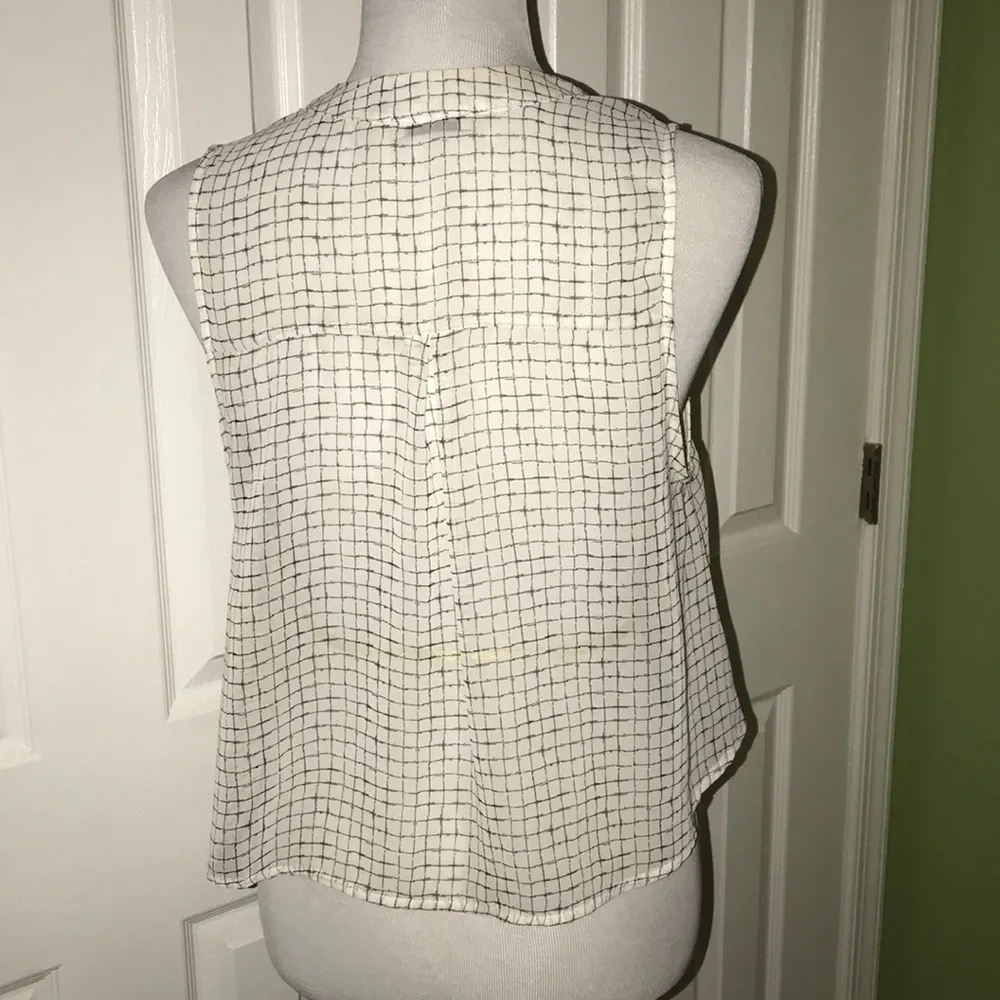 Lightweight Sheer Crop Top - Image 2