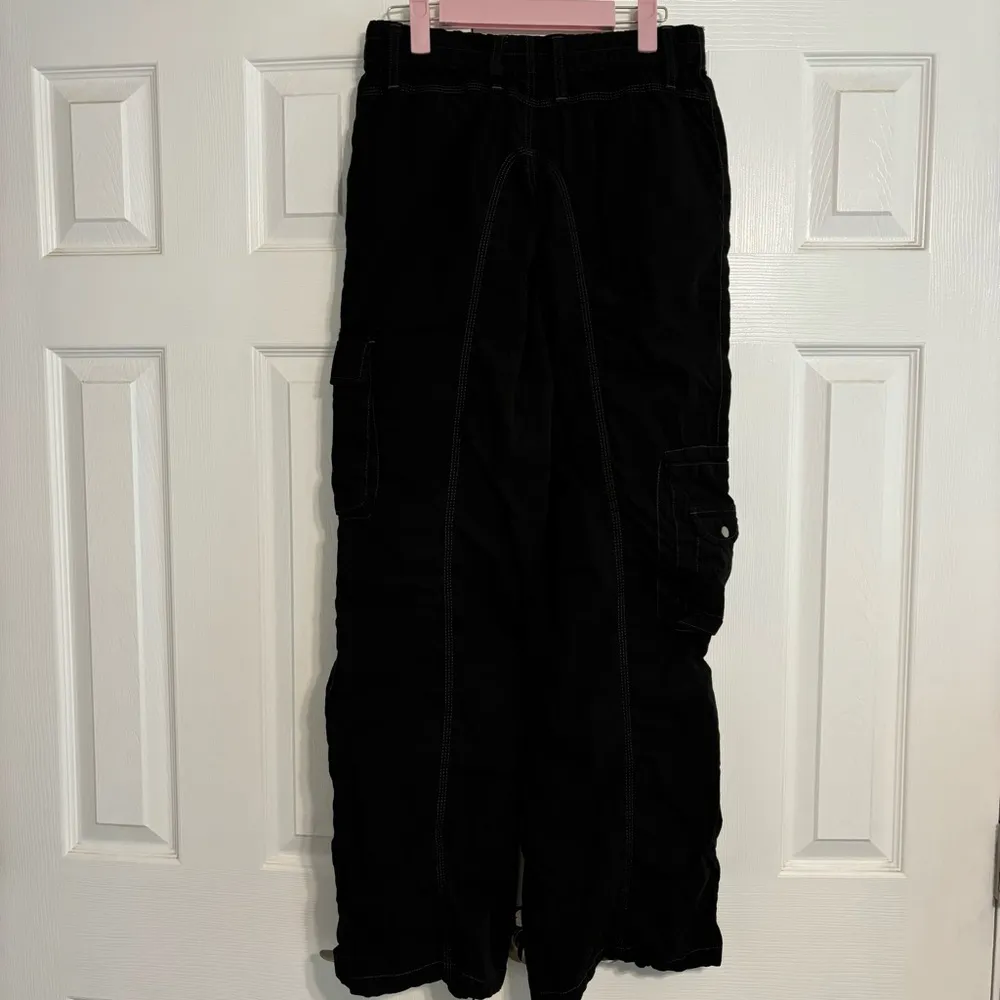 BDG  Lowrise Black Cargo Pants - Image 3
