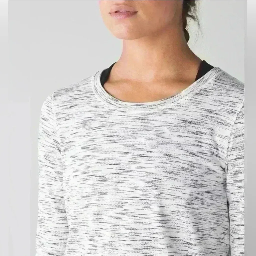 Lululemon Beat The Heat Long Sleeve Tiger Space Dye Black White sz 4 - Image 7