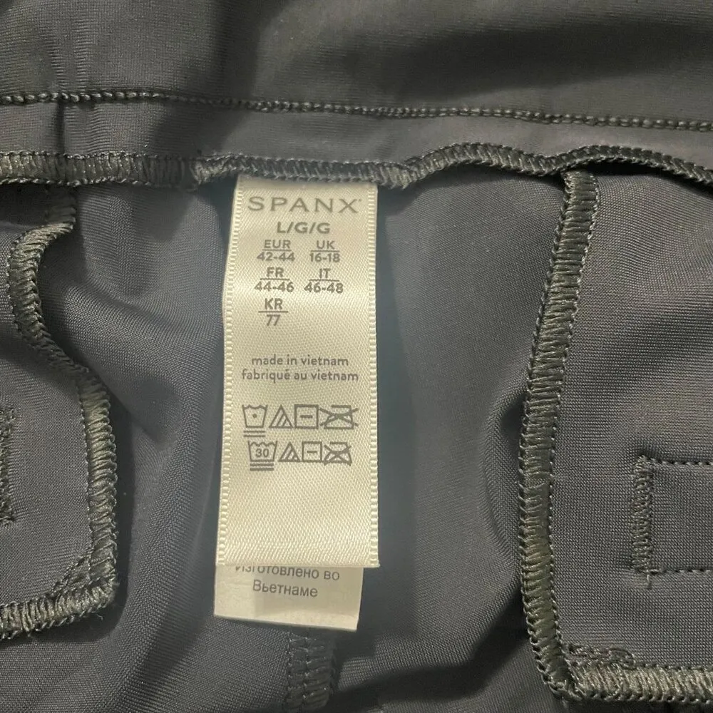 Spanx  Size Large Shorts Pockets Slimming Smoothing Control Flattering - Image 5