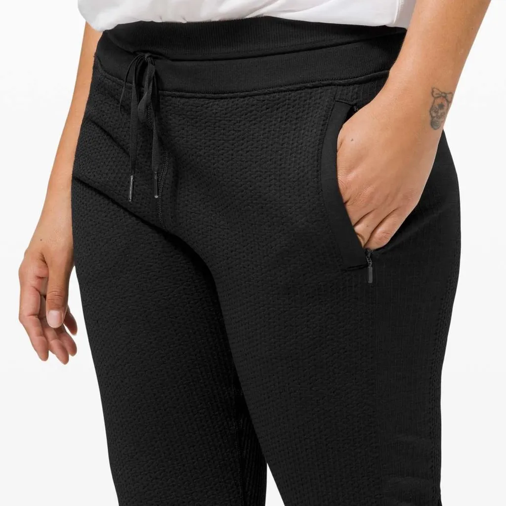 Lululemon Engineered Warmth Merino Wool Black Textured Jogger Pants Size 2 - Image 2