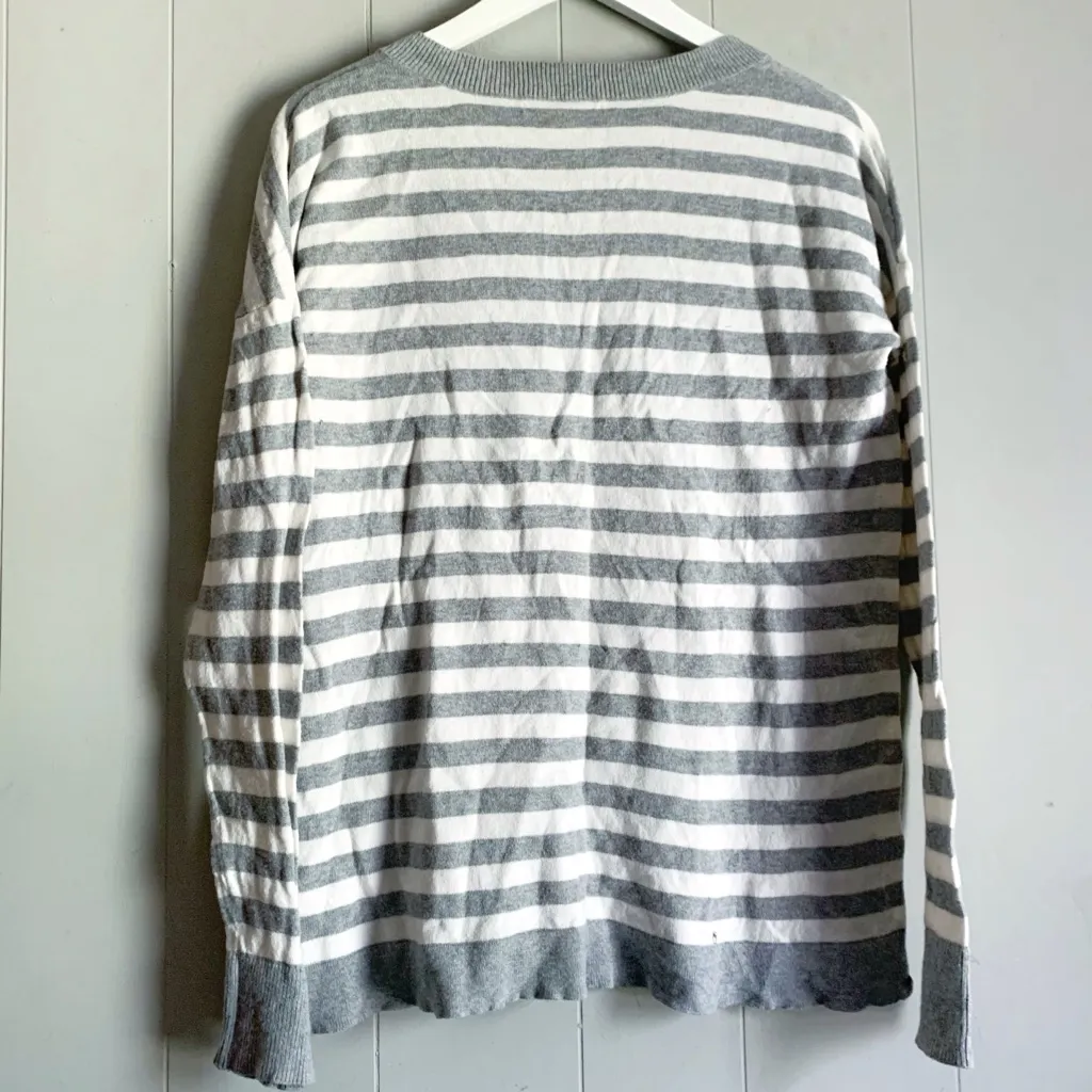 Gap Striped Lightweight Sweater V-neck Size M - Image 2