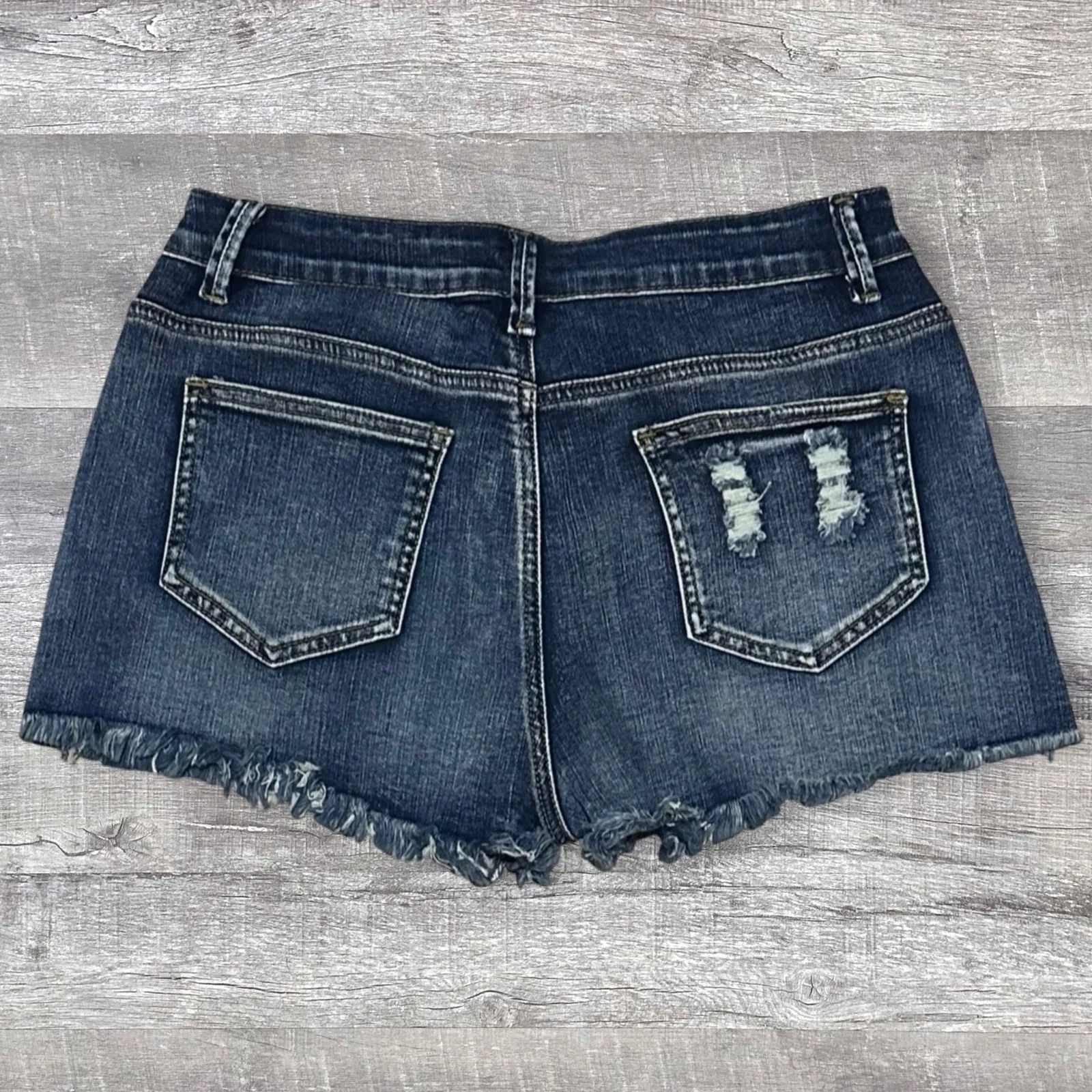 Boutique Ripped Distressed 2.5” Denim Shorts Womens L (W 30) Mid Rise Frayed Hem Blue Size L - Image 3