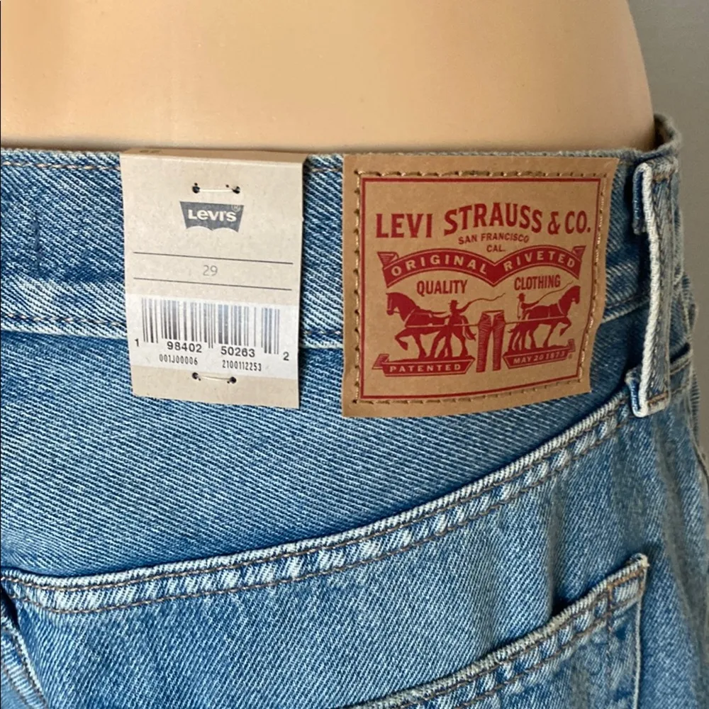 NWT Women's Levi's 94 Baggy Jean Shorts - Image 5