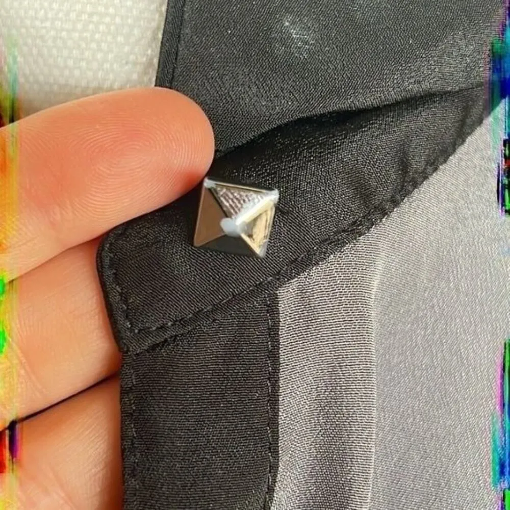 Rock & Republic Sleeveless Button Down Blouse - Image 5