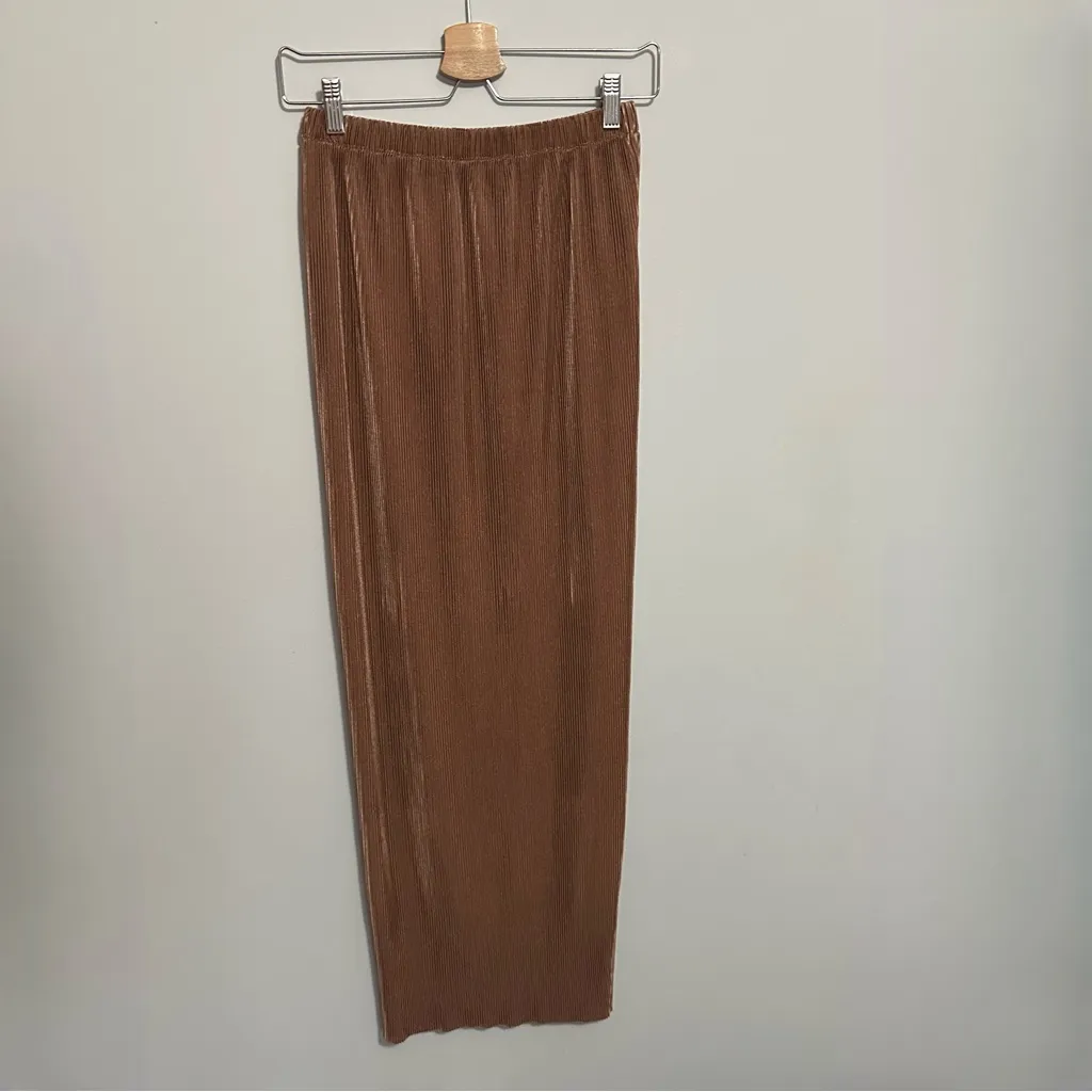 PrettyLittleThing Maternity Plisse Skirt and Crop Top Set Size S/M - Image 5