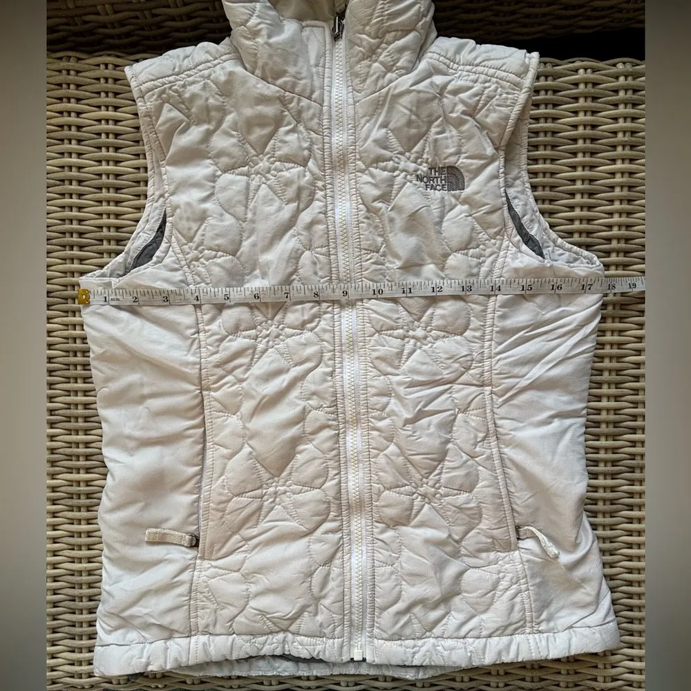 The North Face Quilted Puffer‎ Vest small layered hiking athleisure outdoors - Image 8