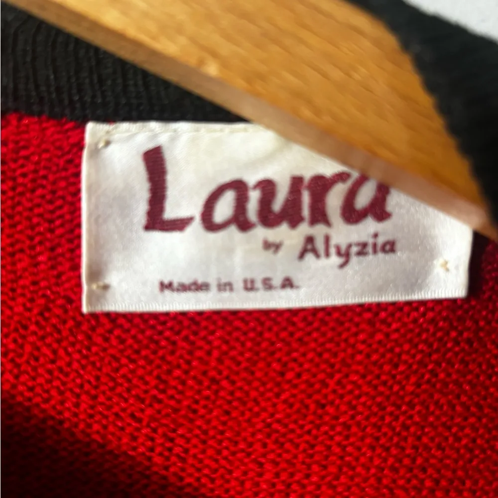 VTG Laura By Alyzia Red/Black knit sweater with gold buttons, shoulder pads. EUC Size L - Image 4