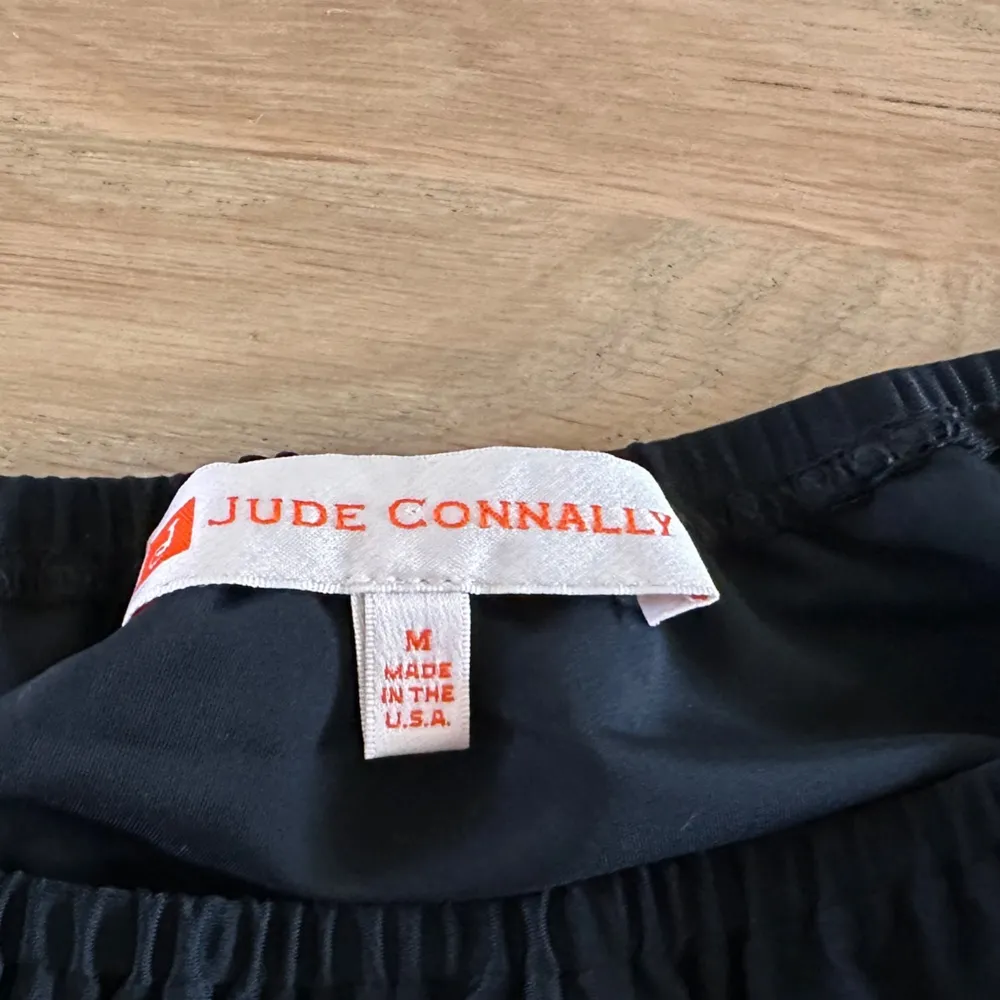 Jude Connally off the shoulder black flutter short sleeve top size medium - Image 2