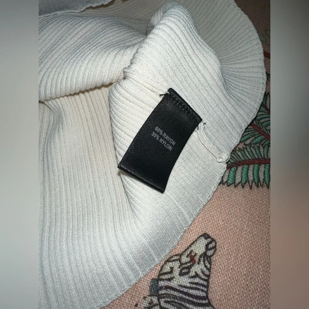 NWT Christian Lacroix White Medium Pearl Button Top Tank Top Womens Ribbed Shirt - Image 5