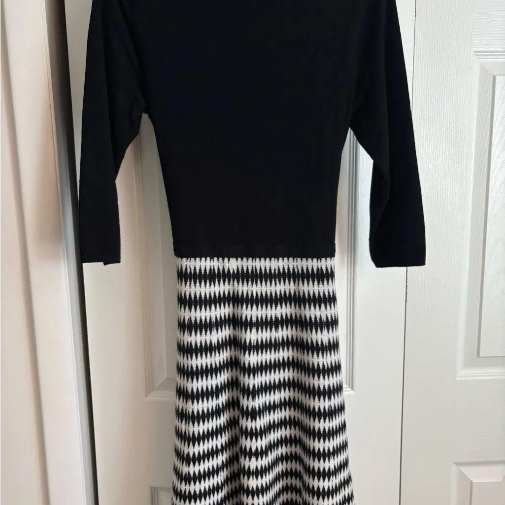 Tahari Arthur S. Levine Black & White Knit Long - Image 4