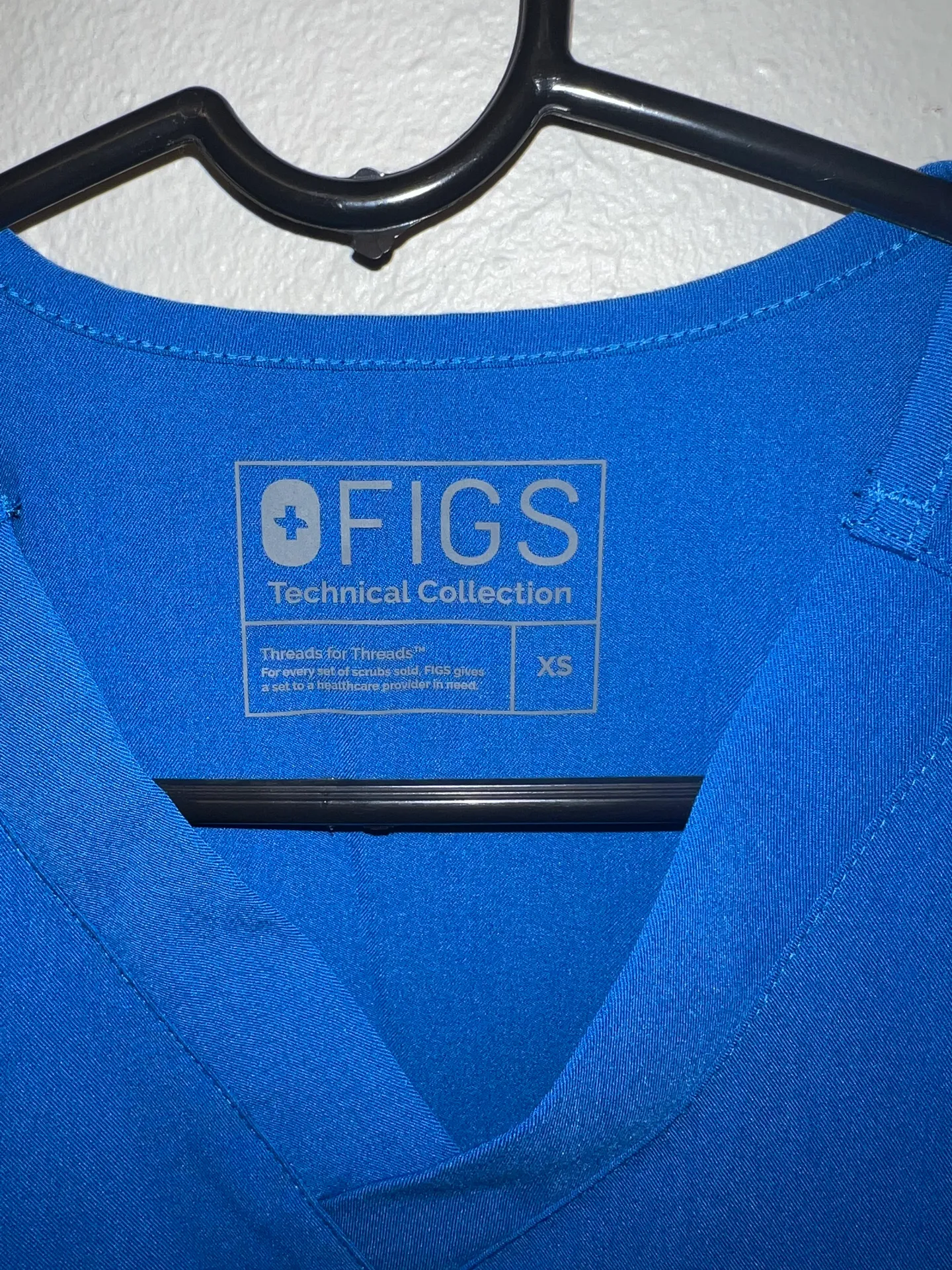 FIGS Leon Three-Pocket Scrub Top - Image 4