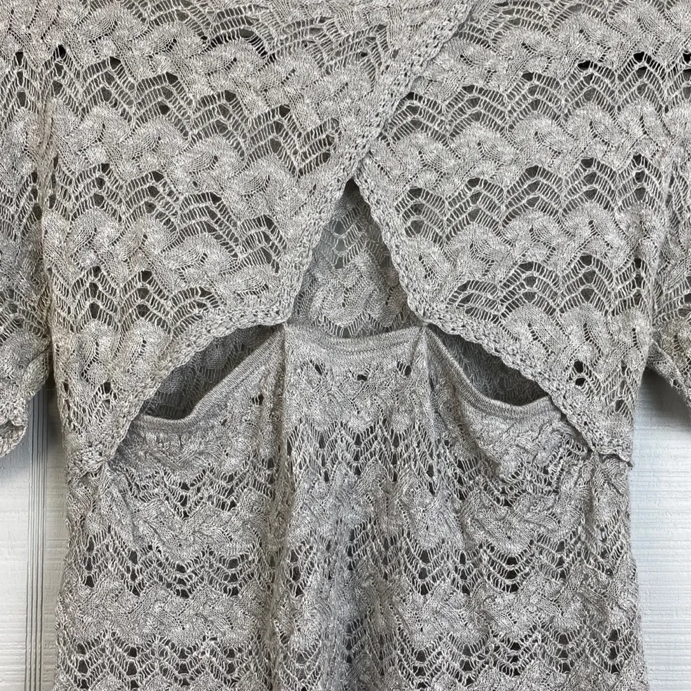 Knitted & Knotted Anthropologie Gray Cutout Loose Knit Short Sleeve Sweater Top - Image 2