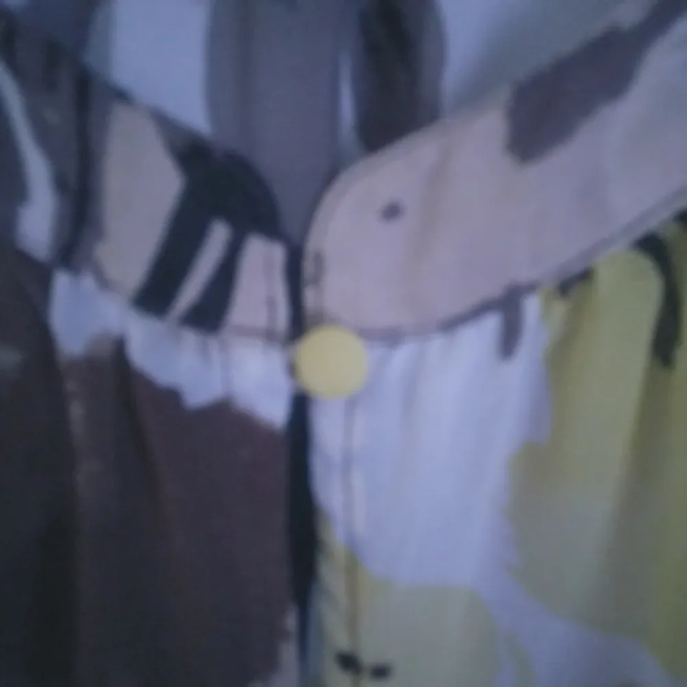 a.n.a. L Long Sleeved Floral Bubble Hem Top - Image 4