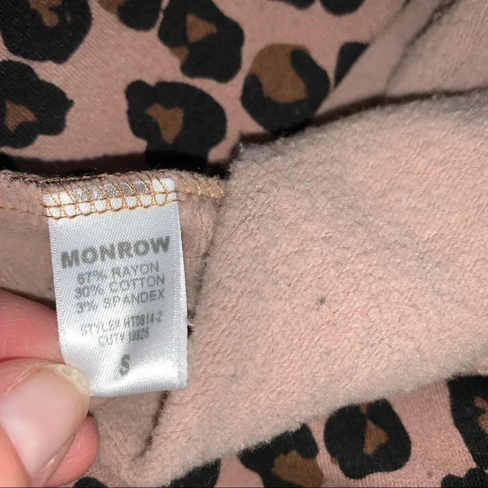 Monrow Leopard Print Oversized Crewneck Pullover Sweatshirt size Small Brown - Image 8