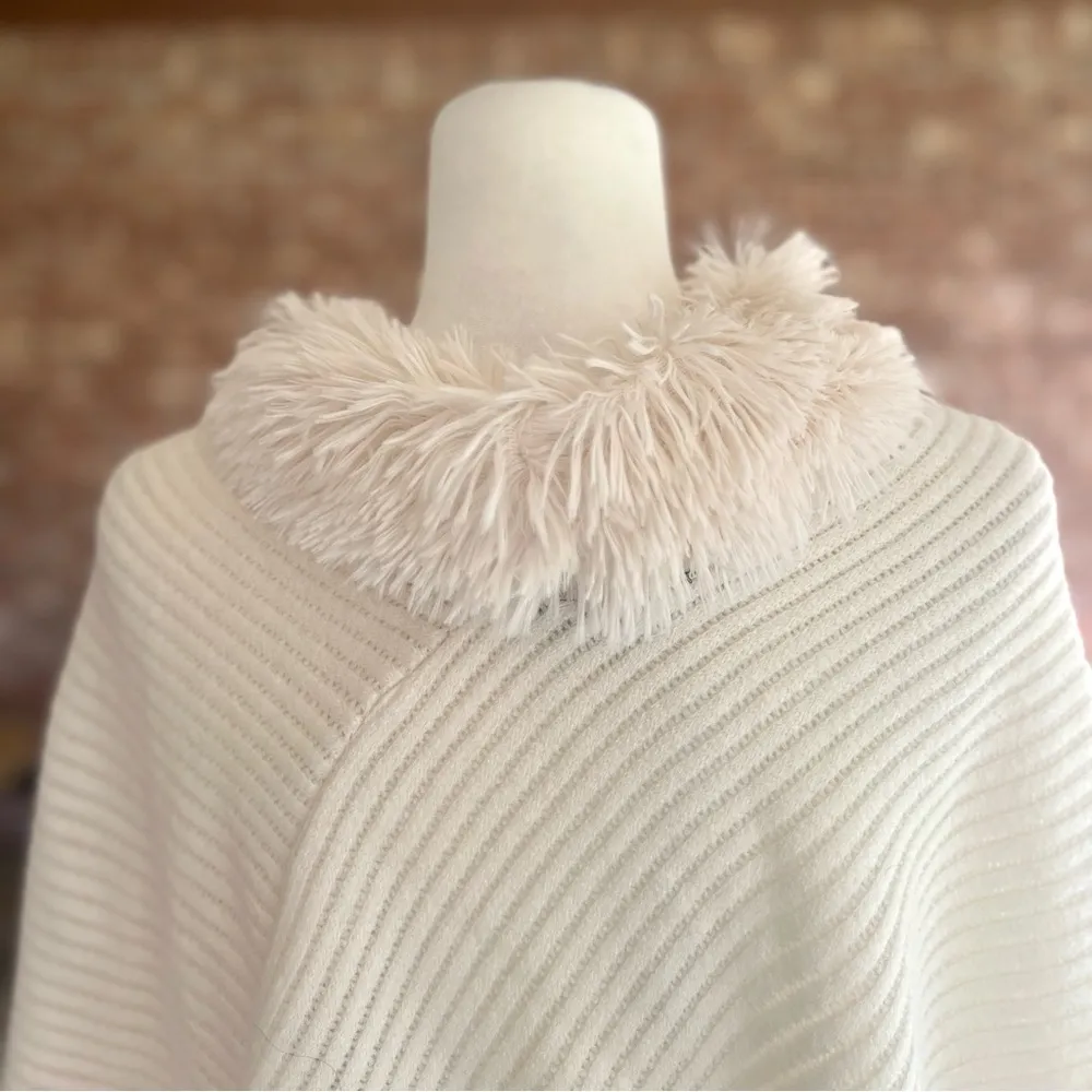 Steve Madden Cream Faux Fur Cowl Fringe Asymmetrical Poncho OS - Image 7