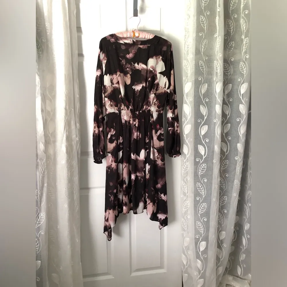 Jennifer Lopez Women floral print flowy Dress Asymmetrical v neck size L - Image 8