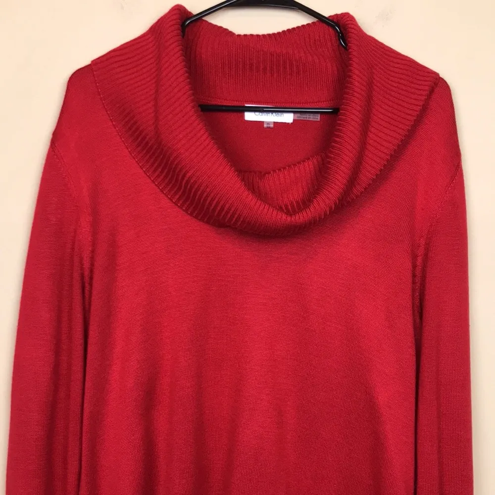 Calvin Klein Women’s Cowl Neck Asymmetric Handkerchief Hem Red Black Sweater - Image 2