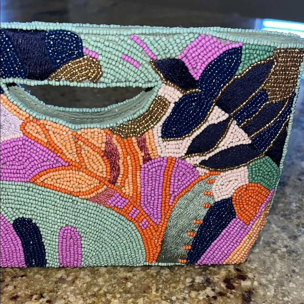 Antik Kraft  | Beaded Clutch w/ Crossbody✨ - Image 4