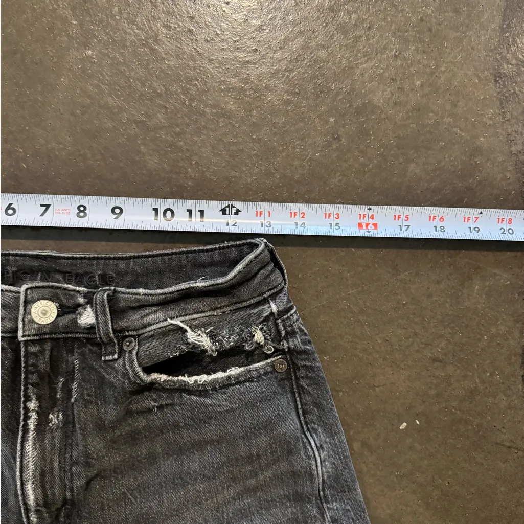 American Eagle Women's Black Denim Relaxed Mom Shorts - Image 6