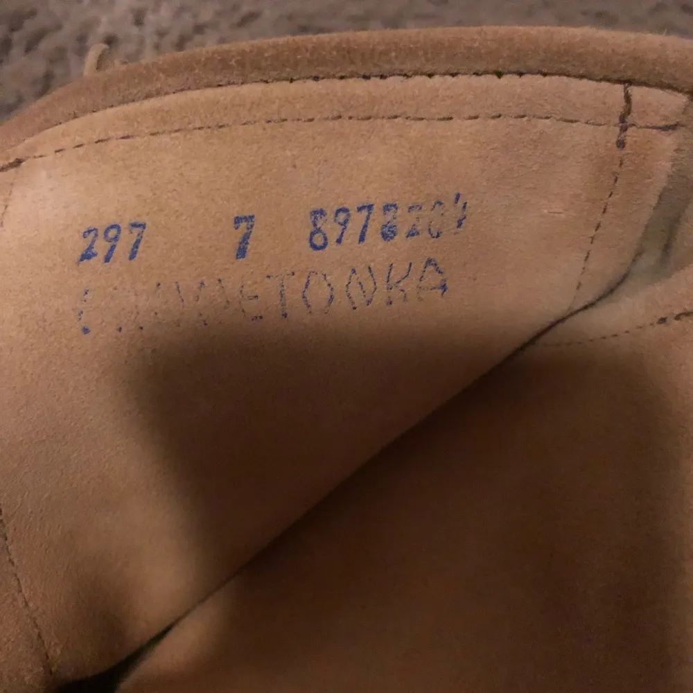 Minnetonka size 7 light brown moccasins - Image 6