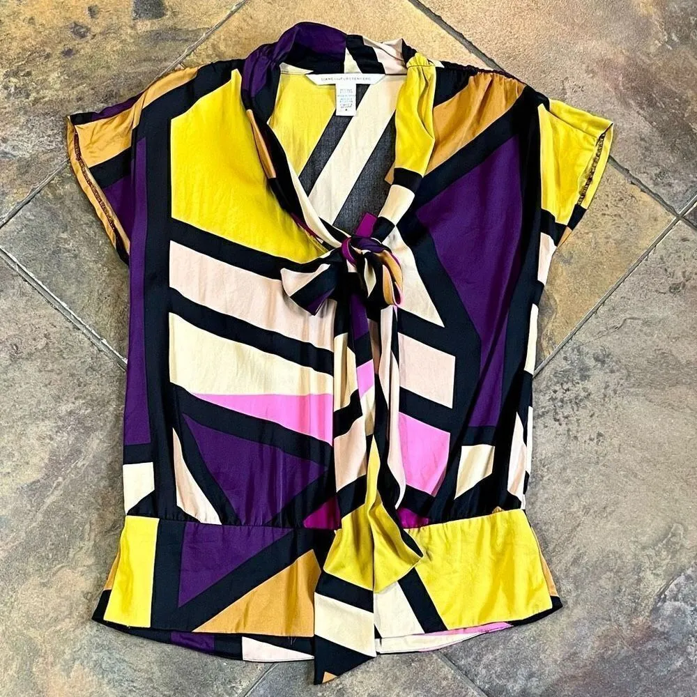 Diane Von Furstenberg Short Sleeve Waist Band Tie Neck Multicolor Silk Blouse Si - Image 3
