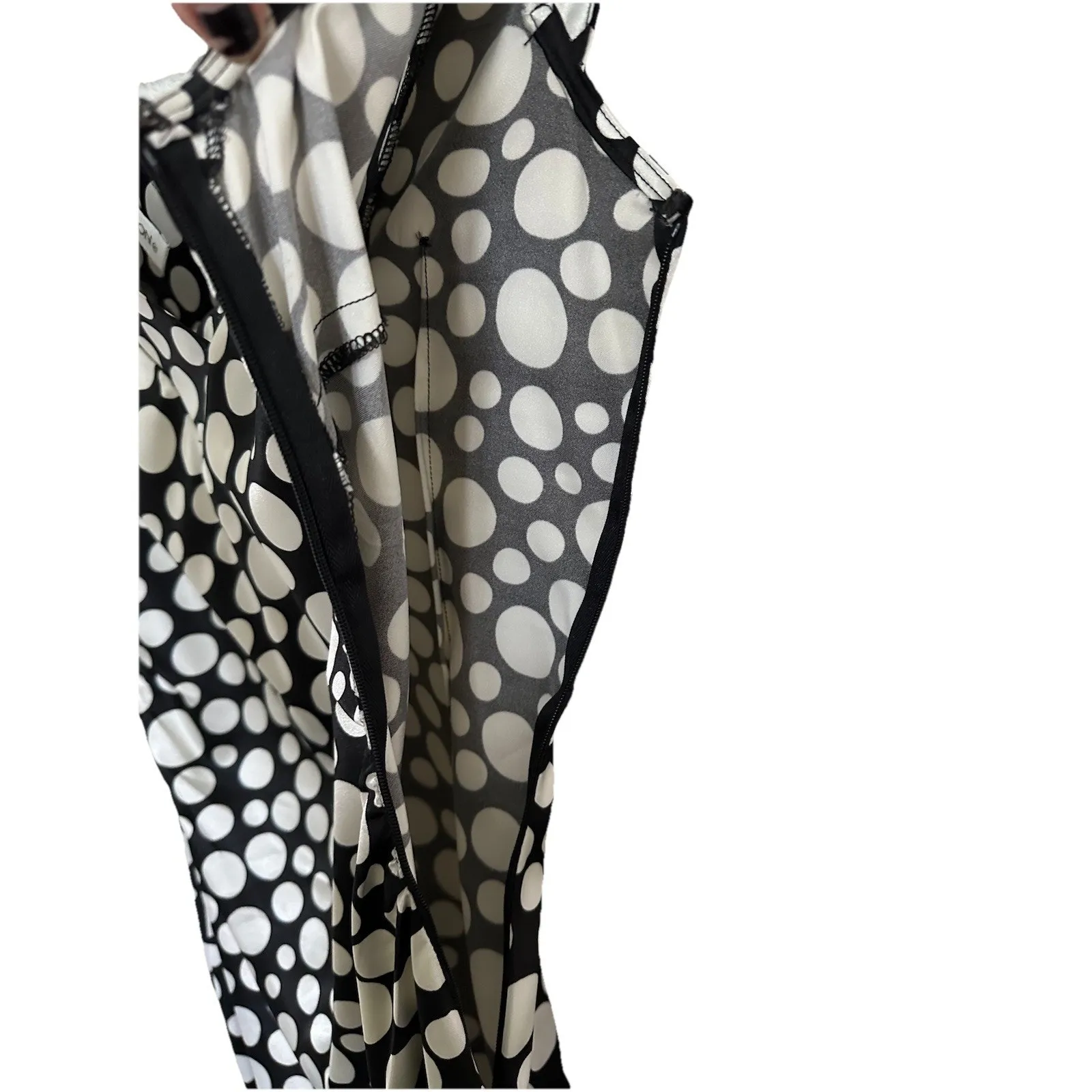 Maggy London Black and White Ruched Wrap MidiDress Size 6 cap sleeves polka dot - Image 4