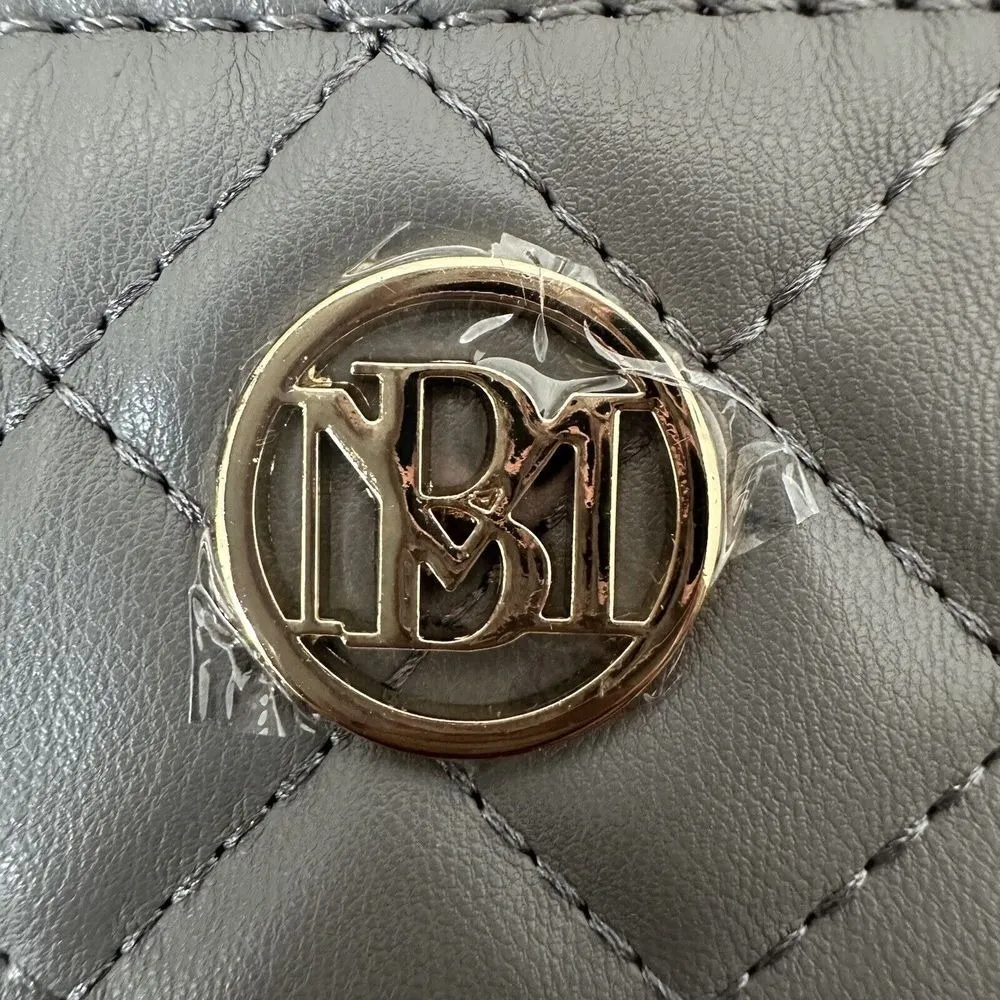 NWT Badgley Mischka Vegan Leather Quilted Wristlet Clutch Grey Gold-Tone Logo - Image 6