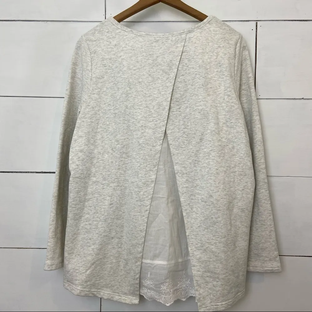 Lumiere Split Back Long Sleeve Crew Neck Top. Size Medium. EUC Gray - Image 3