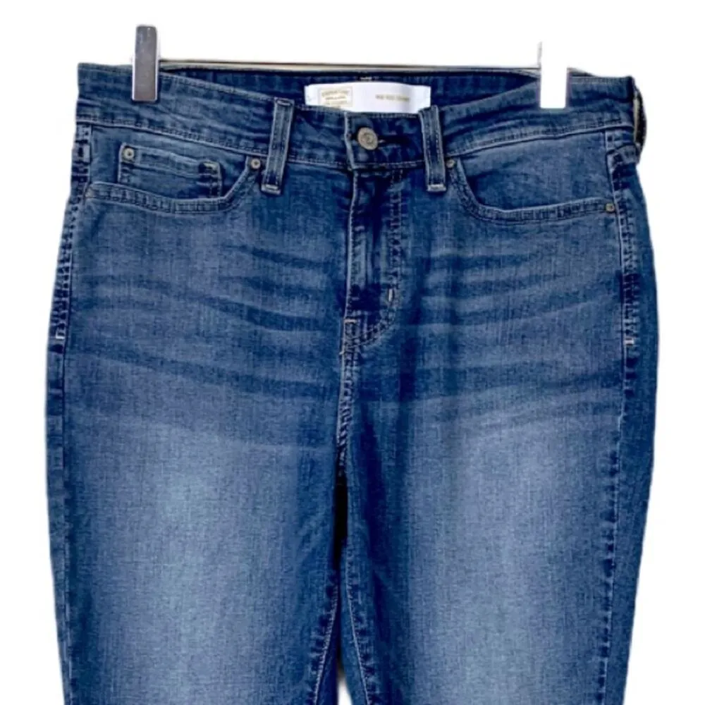 Levi’s Women's Mid Rise Medium Wash Skinny Jeans Women's Denim Size 30 - Image 4