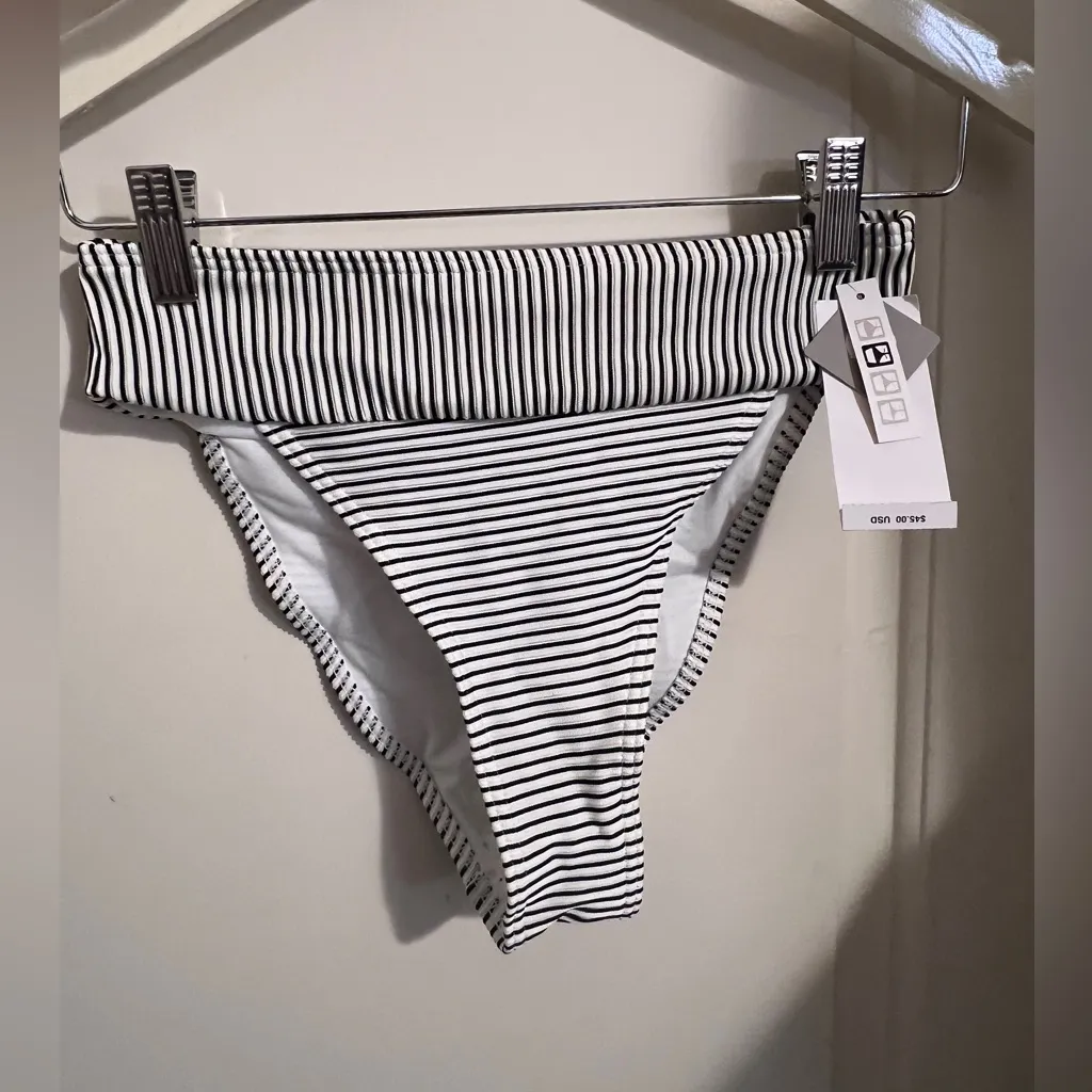 Roxy Quicksilver $45 Medium Bikini Bottoms Striped Black White Beach Swim - Image 3