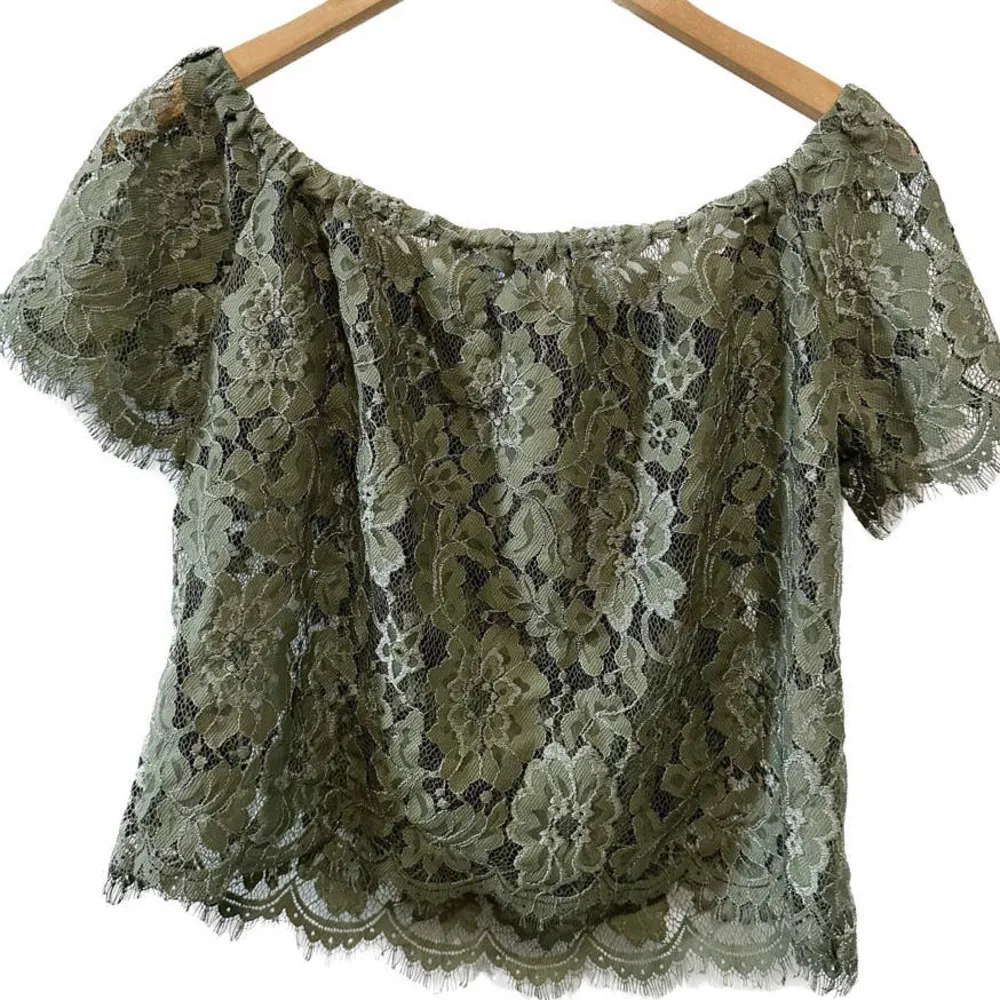 Womens BEBE Green Lace Short Sleeve Blouse - Size Small - Image 4