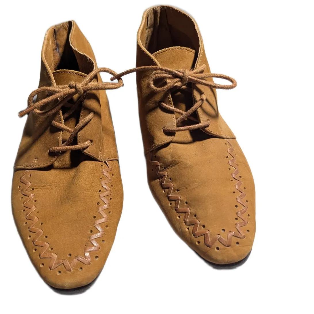 Vtg 1990s Unisa Tan Nubuck Leather Pointed Toe Lace Up Moccasin Ankle Boots 6.5 - Image 2