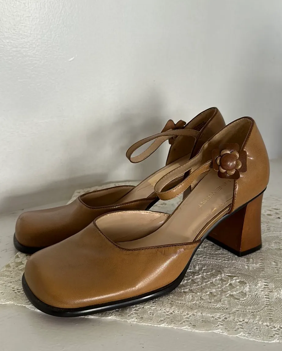 Vintage Leather Flower Heel - Image 3