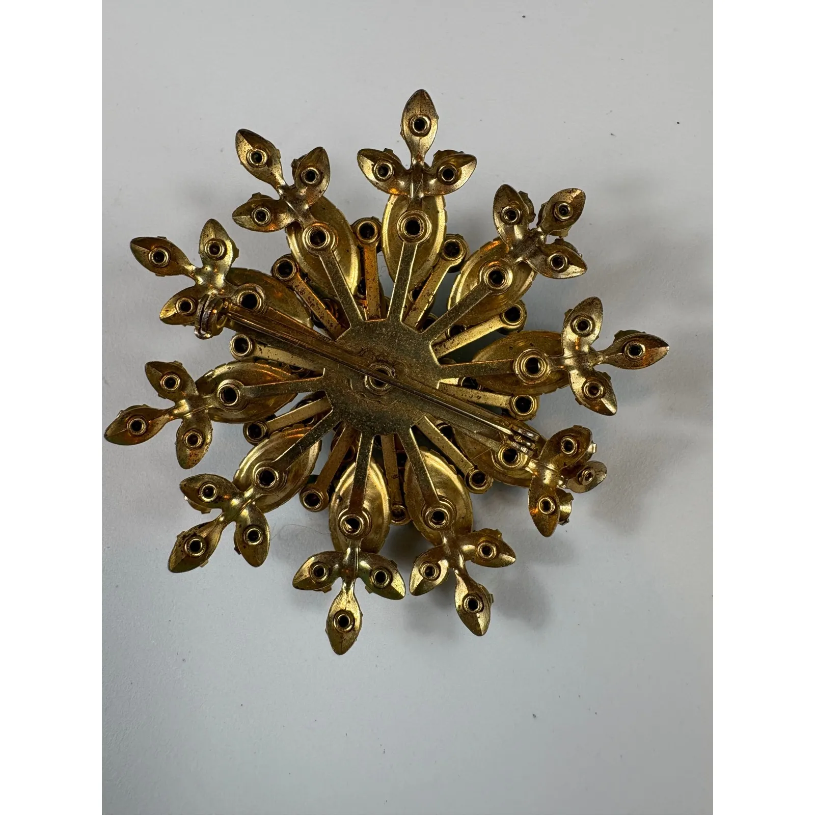 Vintage Emerald Green Aurora Borealis Rhinestone Flower‎ Brooch Pin - Image 6