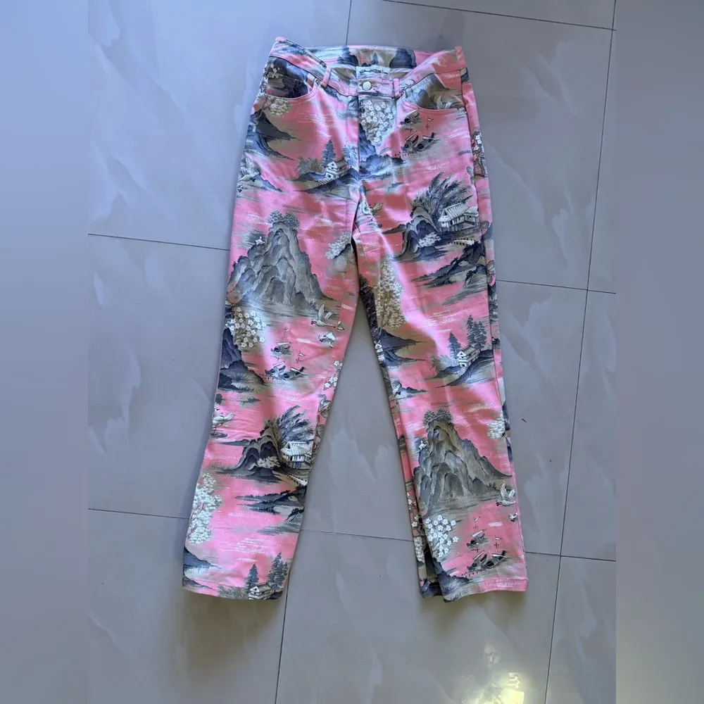 Pink Scenic Print Trousers size 8 zipper stamped floral pink pants pockets - Image 14