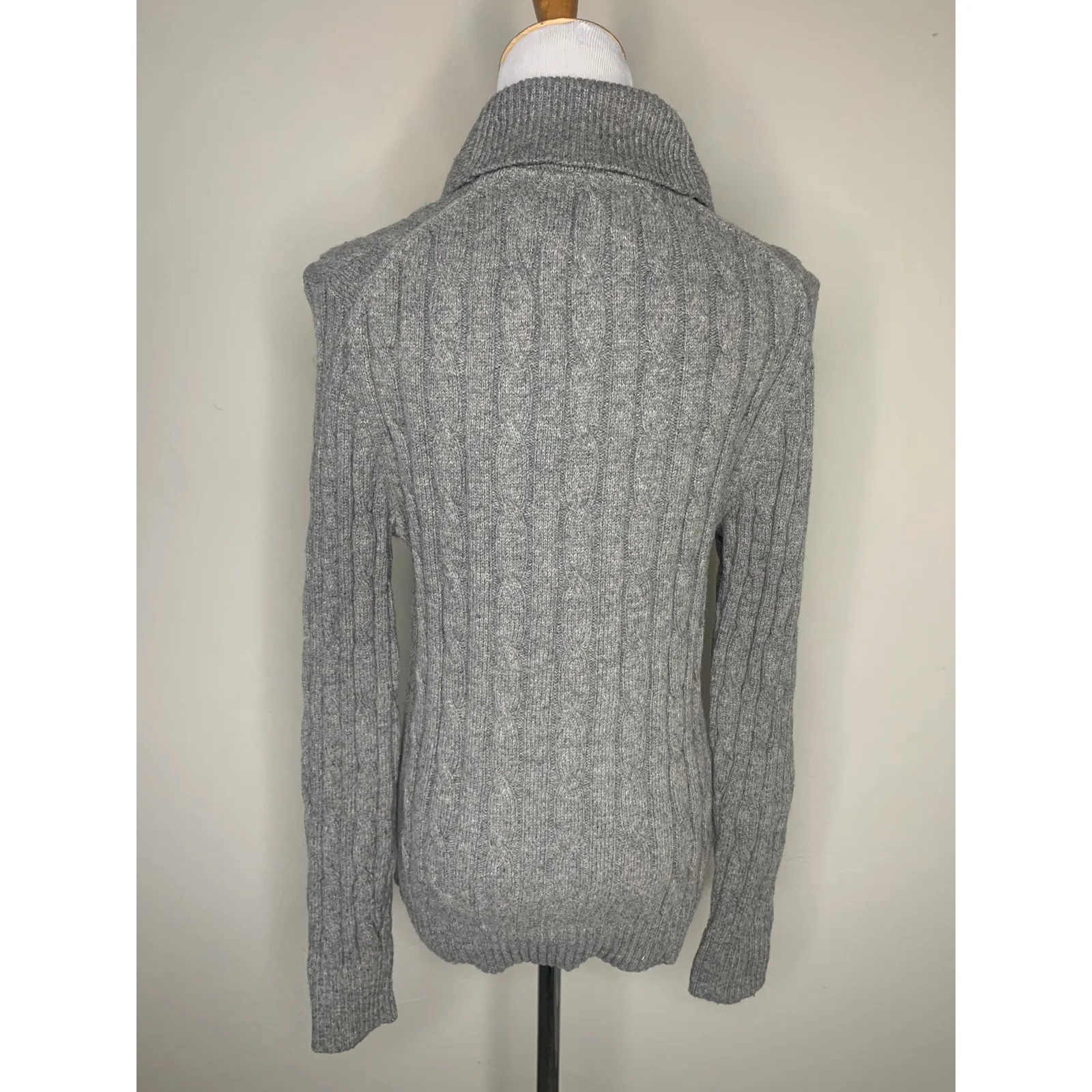 Tommy Hilfiger Grey Cable Knit Sweater Sz  Small Preppy Coastal Fisherman - Image 2
