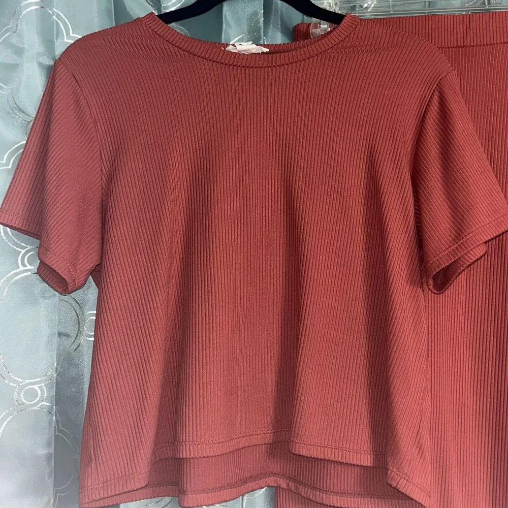 Capella Ribbed Cropped Tee And Skirt Set. Size Large. Dark Salmon Color - Image 2